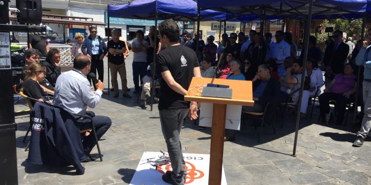 Científicos dialogan con la comunidad de Iquique sobre terremotos y tsunamis