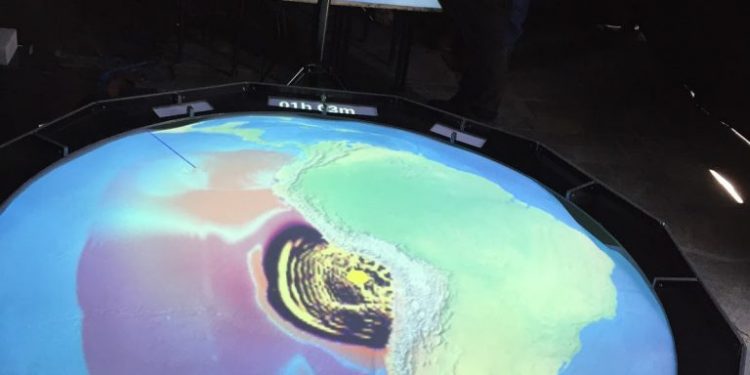 Científicos dialogan con la comunidad de Iquique sobre terremotos y tsunamis