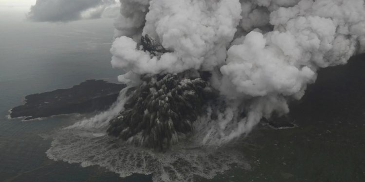 Geólogo CIGIDEN: “Indonesia es un territorio extremo desde un punto de vista geológico y demográfico”
