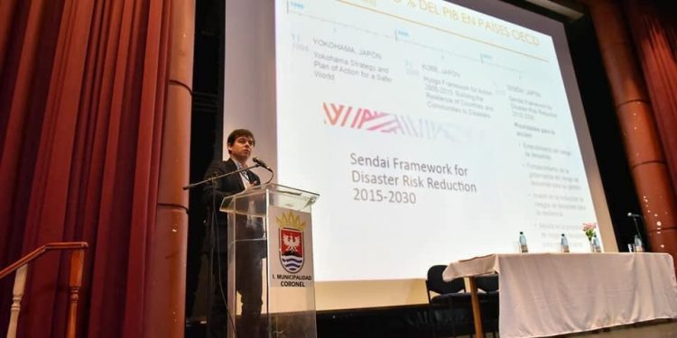 Investigadores de CIGIDEN participan en seminario sobre borde costero y cambio climático en Coronel