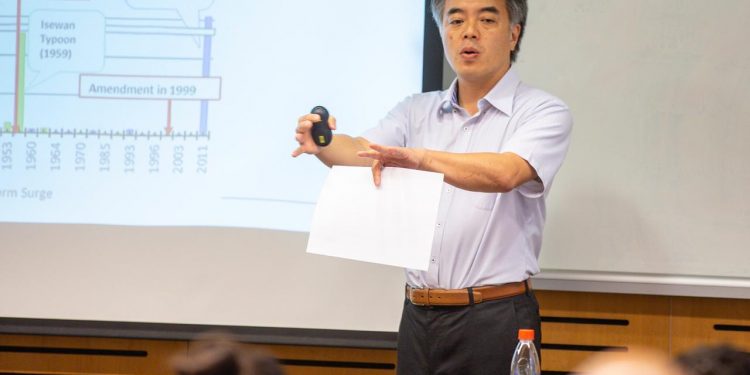 Experto Japonés en modelamiento de tsunamis dio a conocer nueva plataforma global para la mitigación de desastres