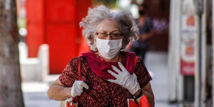 Ternura, recuerdos, consejos y compañía: cuatro poderosas virtudes de los adultos mayores