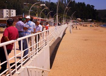 Analizan si las obras costeras de mitigación en Dichato pueden proteger a la ciudad de tsunamis como el ocurrido en 2010