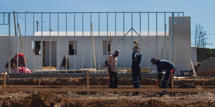 Documento entrega seis recomendaciones para abordar la reconstrucción post-desastre en Chile