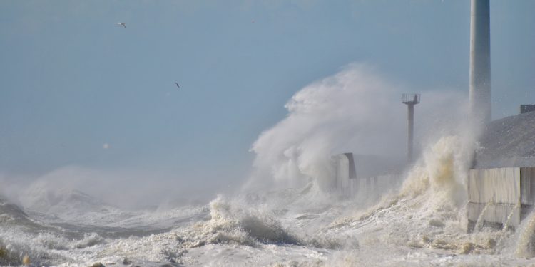 Descubren que fallas geológicas podrían ser generadores de tsunamis importantes en Chile