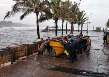 Marejadas y “ríos atmosféricos” son las principales causas tras el cierre de puertos en Rapa Nui