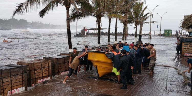 Marejadas y “ríos atmosféricos” son las principales causas tras el cierre de puertos en Rapa Nui