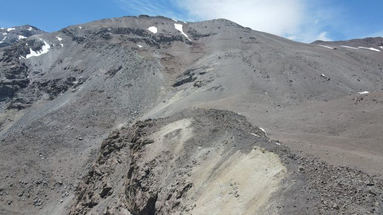 Científicos realizan sobrevuelo para estudiar las multiamenazas en la cuenca del Río Maipo