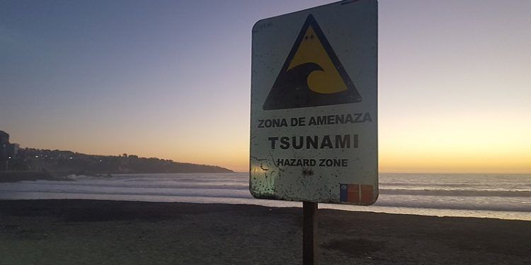 ¿Cómo influye la morfología de las ciudades costeras en una evacuación en caso de tsunami?