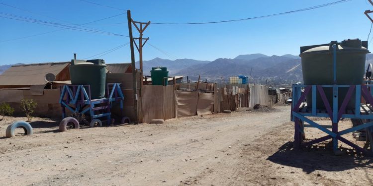 Experta CIGIDEN indaga sobre amenazas cotidianas que experimentan quienes viven en campamentos