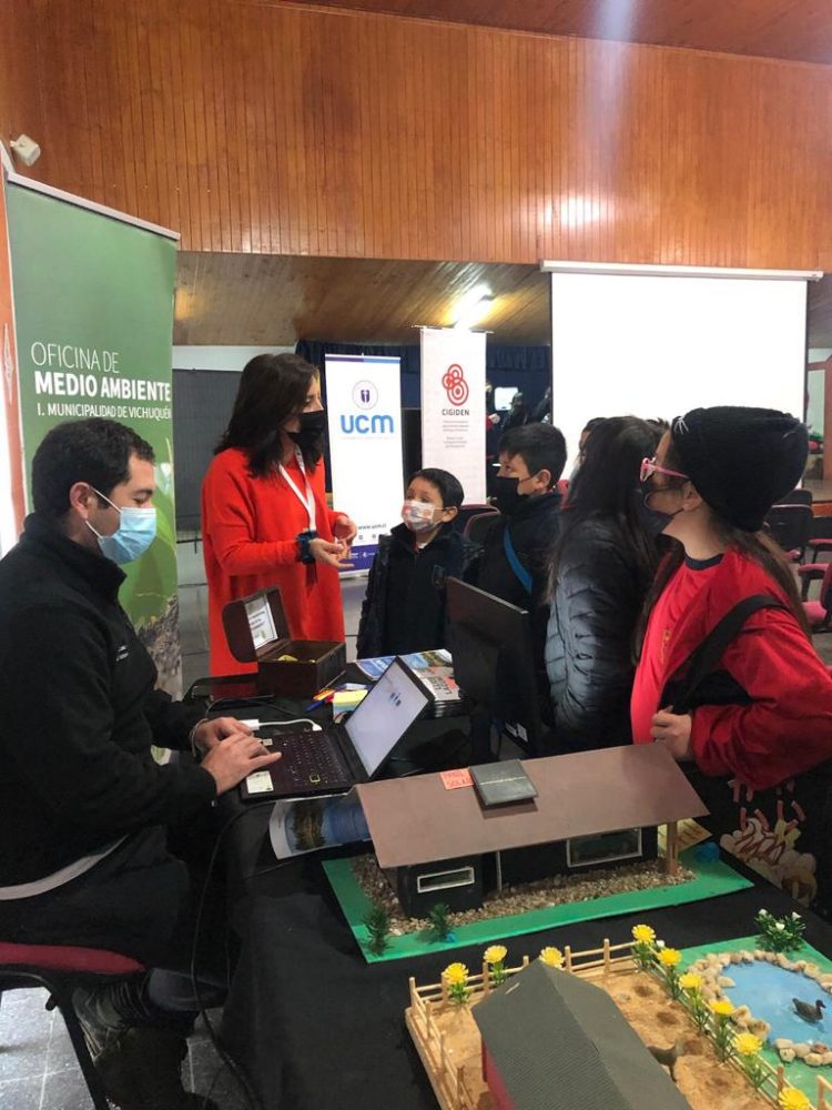 Feria sobre riesgos y ecosistemas costeros en Constitución reúne a más de 200 estudiantes