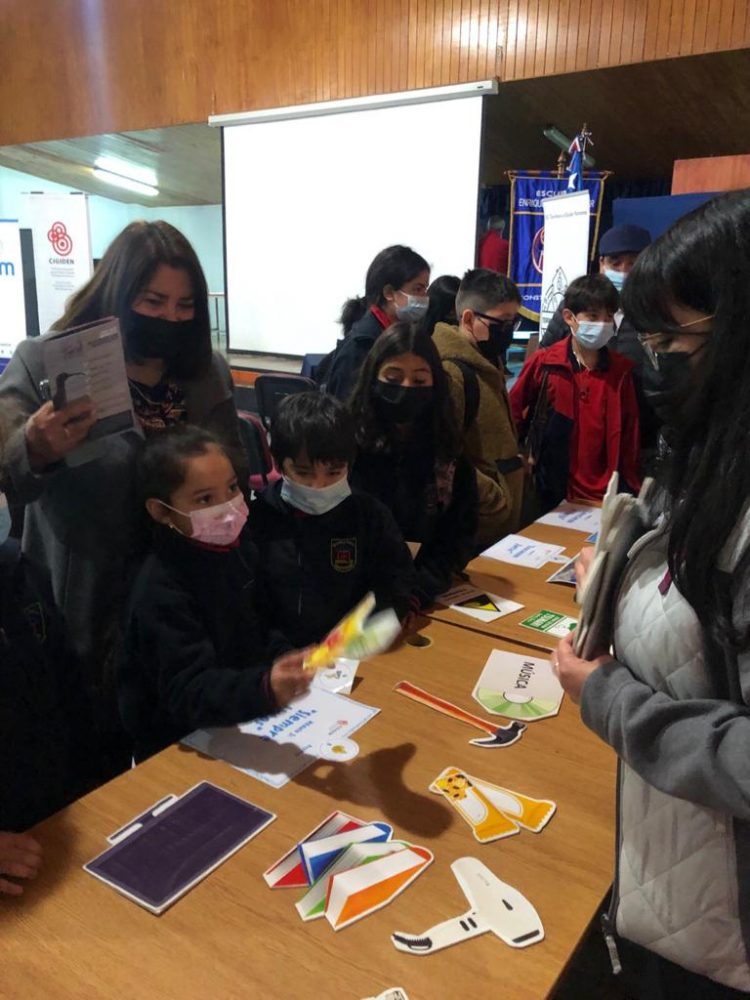 Feria sobre riesgos y ecosistemas costeros en Constitución reúne a más de 200 estudiantes