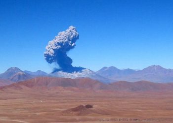 Hola a todos, acá Volcán Lascar… ¡Erupción!