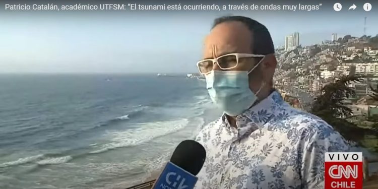 CNN | Patricio Catalán, académico UTFSM: “El tsunami está ocurriendo, a través de ondas muy largas”