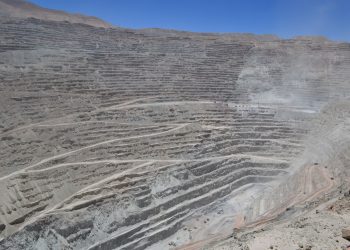 Ex-trac-ti-vis-mo: utilidades privadas y riesgos públicos