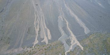 Geóloga identifica las zonas que fueron afectadas por aluviones en la Cuenca Alta del Río Maipo durante el verano