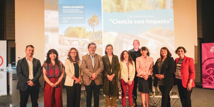 Lanzan libro que conecta a la ciencia con los tomadores de decisión en el ámbito del riesgo de desastres