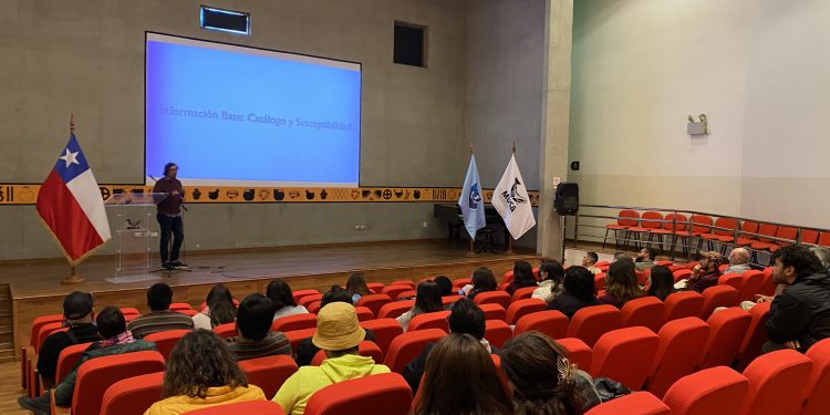 Presentan el primer mapa multiamenazas para la Cuenca del Río Maipo durante encuentro científico