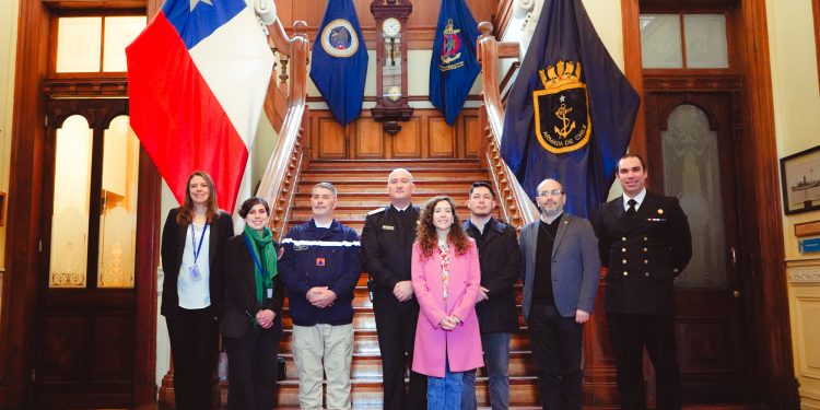 Presentan en el SHOA libro con propuestas para la política pública en materia de desastres