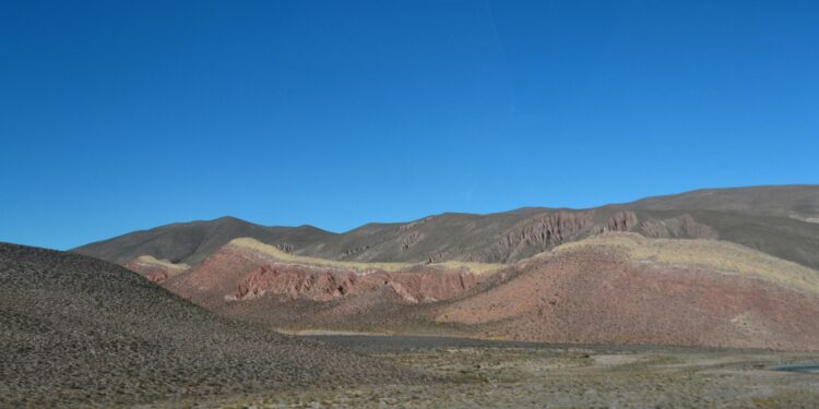 Geólogos chilenos aportan al entendimiento de los sismos generados en las fallas de la corteza terrestre